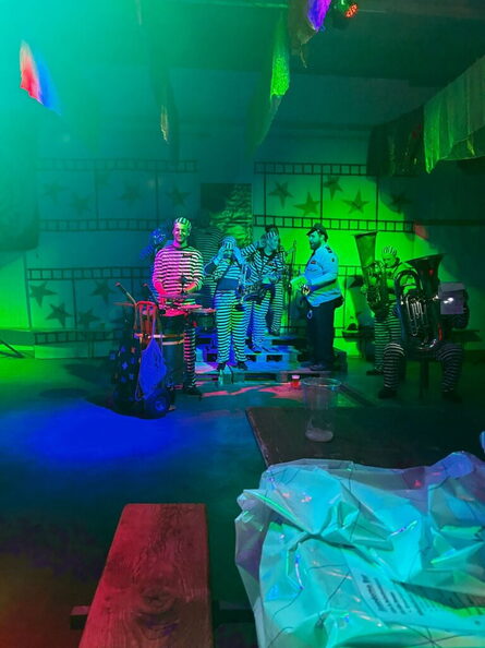 8ea00d41-6da8-4af3-8602-71d040638a63-768x1024